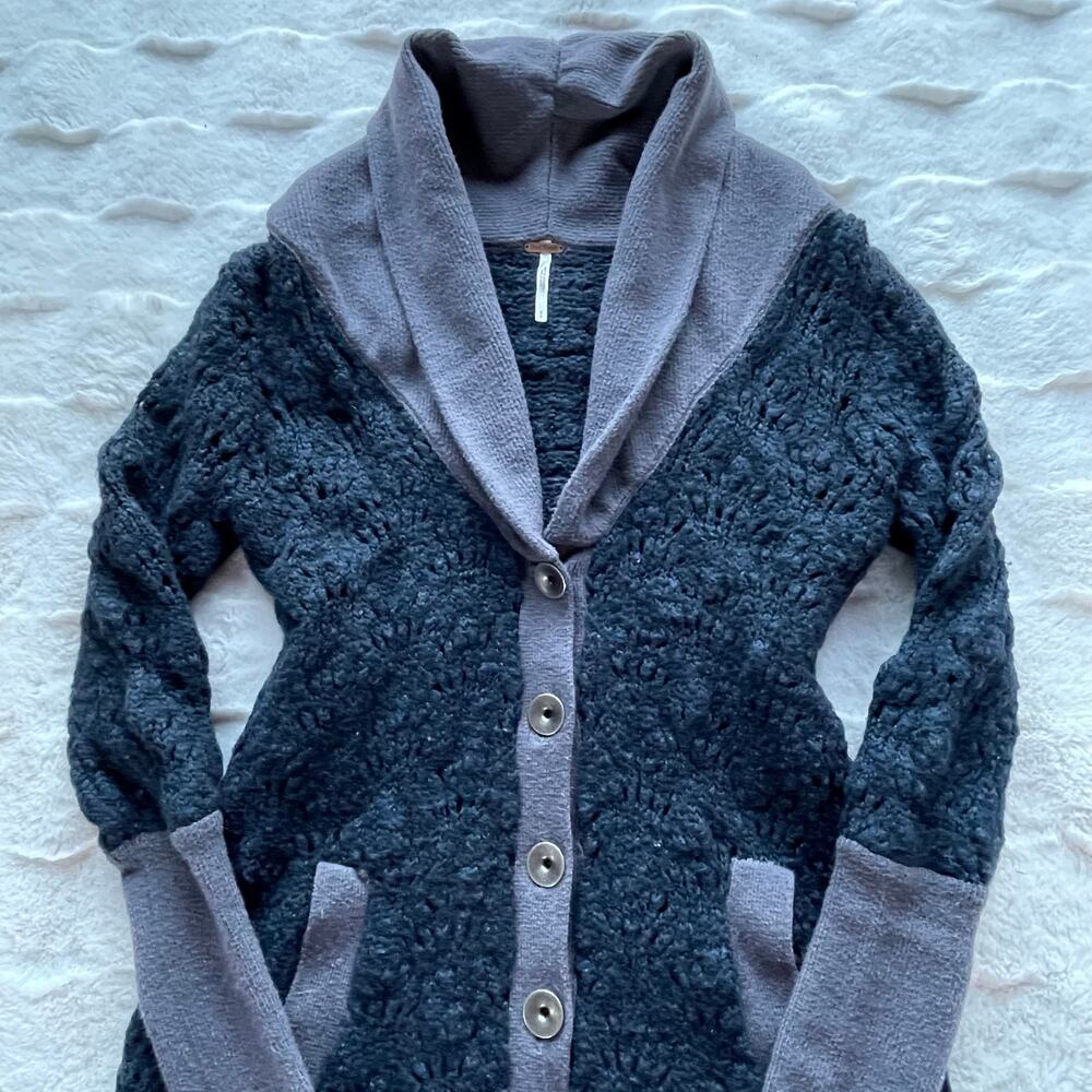 🔥Free People Chunky Knit Two tones Navy & Gray Shawl Neck Cardigan Sweater Sz S - Picture 9 of 16